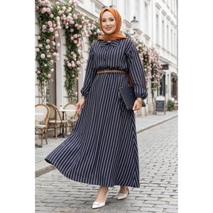 Conjunto Casual de Dos Piezas a Rayas Azul Marino, Top Ajustado y Pantalones Cortos con Cinturón Decorativo, Talla XL - Product Image 1