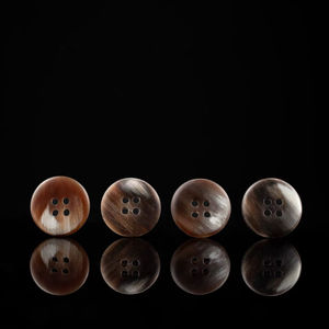 Botones de Cuerno de Búfalo Natural al por Mayor, Acabados y Coloridos para Accesorios de Ropa, Alta Calidad - Product Image 1