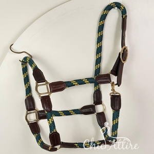 Nouveau licou de cheval en corde tressée durable avec renfort en cuir véritable et matériel en laiton réglable et confortable pour un usage quotidien - Product Image 1