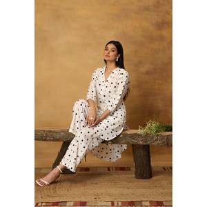 Conjunto de Kurta para Mujer con Estampado Clásico de Lunares Blancos Hecho a Mano - Product Image 5