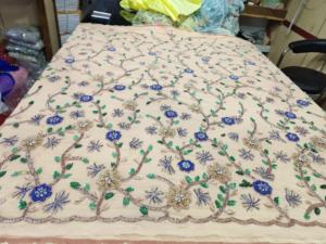 Tela de Alta Gama con Flores 3D, Plumas y Cuentas para Vestidos de Novia y de Noche - Product Image 3