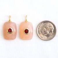 Calcédoine rose naturelle en forme de rectangle pendentif en pierre précieuse incrusté de double pierre pendentif plaqué or bijoux en pierre précieuse plaquée or