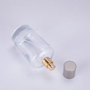 Botella de perfume de lujo, tapa de madera - Product Image 1