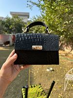 Sac à main de luxe pour femme en cuir d'alligator plaqué crocodile, avec rabat à bouton et motif lettre, idéal pour la vente en gros