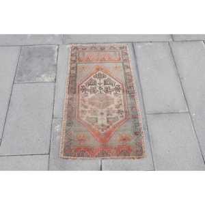 พรมตุรกีขนาดเล็ก 1.7x3 ฟุต (51x90 ซม.) พรมลายทางสีแดงสไตล์วินเทจ - Product Image 1