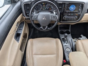 OFERTA PERFECTA: MIT-SU-BI-SHI OUT-LAN-DER GT 2016, TRANSMISIÓN AUTOMÁTICA, ASIENTOS DE CUERO - Product Image 2