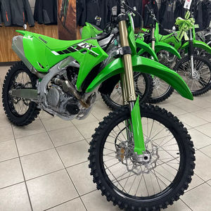 Herramienta Manual Kawasaki KX250 2025, Ligera y de Alta Eficiencia para Acabado de Concreto, Actualmente Disponible en Existencia para Todo el Mundo - Product Image 4
