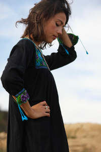 Robe longue trapèze en coton mexicain voilé, magnifique, unique, faite main, avec détails de franges à nouer aux poignets, grande taille, en jersey - Product Image 3