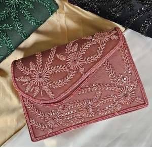 Très recherché pochette à rabat brodé, personnalisable en couleur et emballage, est maintenant disponible à l'achat. - Product Image 4