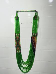 Collar de cuentas hecho a mano con patrón tribal de diamantes verdes, hebras en capas, joyería étnica, moda artesanal para mujer, para regalo. - Product Image 3