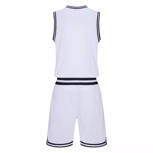 Usine d'uniformes de basket-ball personnalisés de haute qualité Vente en gros directe avec impression par sublimation Conception respirante et ajustement confortable - Product Image 3