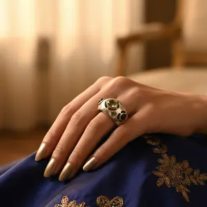 แหวนเงินแท้ 925 ประดับพลอยทรงเรขาคณิตสำหรับผู้หญิง ดีไซน์เรียบหรู ชุบโรเดียม ประดับพลอยโกเมน - Product Image 1