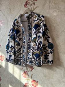 เสื้อแจ็กเก็ตปักลาย suzani ทำด้วยมือเสื้อโค้ทผ้าฝ้ายสั้นของผู้หญิงปรับแต่งได้ฟรีไซส์สำหรับฤดูใบไม้ร่วง - Product Image 4