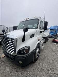 Camiones Volquete Usados Freightliner Cascadia 1130 - Product Image 5