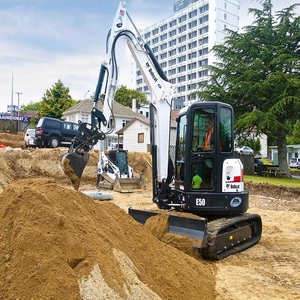 Bobcatss Mini Excavator E50 Type de chenille Moteur alimenté 1 an de garantie Conçu pour les constructeurs d'entrepreneurs Qualité supérieure - Product Image 1