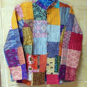 Chaqueta acolchada de algodón con estampado Kantha hecha a mano de retazos de algodón para mujer, chaqueta acolchada larga de algodón - Product Image 3