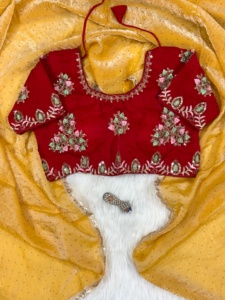 Sari en soie fantaisie aux couleurs étonnantes avec broderie, fabriqué à Surat, prix de gros pour les fabricants de mode féminine. - Product Image 3