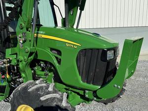 Tracteur agricole à roues John Deere 5075M d'occasion de 2014, 75 CV avec moteur et boîte de vitesses - Product Image 3