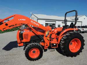 Peu utilisé 2009 Kubota M9540 4x4 disponible avec accessoires - Product Image 3