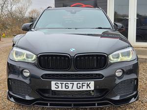 BMW X5 M Sport Auto X drive 2017 de segunda mano con transmisión automática, asientos de cuero oscuros e incentivos de envío gratis - Product Image 2