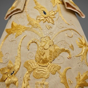 Premium Quality Embroidery Banner Custom <b>Fabric</b> Beige <b>Gold</b> Floral Embroidered Badges Applique Patch - Product Image 5