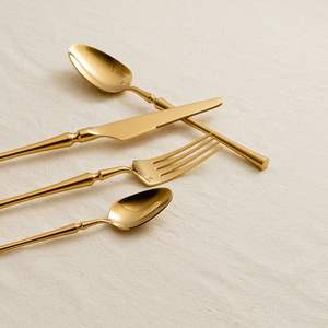 Elegante juego de cubiertos de metal negro con acabado mate para cocinas modernas contemporáneas, comedores y hogares exclusivos - Product Image 3