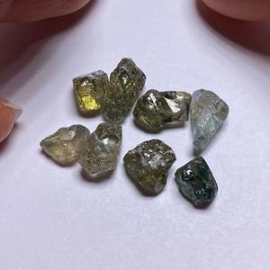 Saphir Jaune Naturel Taille Trillion, Pierre Précieuse Non Montée, Garnet Rouge Facetté Ovale, Saphirs Umba de Tanzanie - Product Image 1