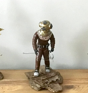 Casco de buceo con base de madera negra-Colección única de decoración del hogar Casco DE BUCEO ANTIGUO de gran calidad - Product Image 2