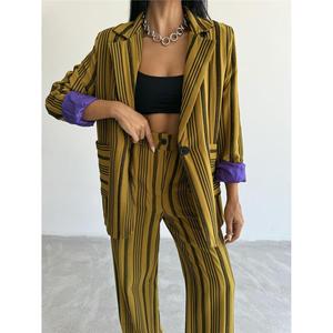 Conjunto de Chaqueta y Pantalones Otomanos a Rayas Verdes para Mujer - Product Image 4