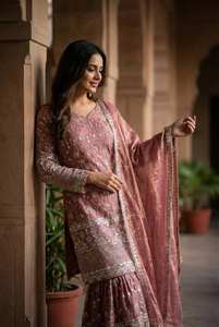 Ensemble de costume Sharara en soie GMY pure, broderie lourde, travail de séquence, prêt à porter - Product Image 3