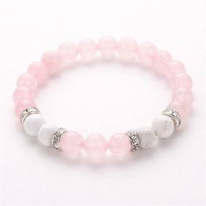 Juego de pulsera de resina Timeless Touch con elegantes detalles de encanto - Product Image 6