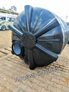 Máquina de moldeo rotacional N P PLASTO de alta calidad (acero dulce) para moldeo de tanques industriales Capacidad de 30000ltrs/12h Precio bajo - Product Image 3