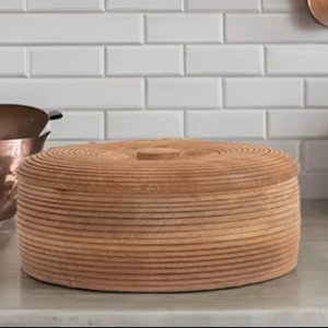 Élégant récipient en bois pour roti, structure durable, conçu pour une utilisation quotidienne dans la cuisine indienne, fabriqué à la main. - Product Image 1