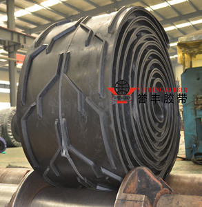 Yupheng cao su chống mài mòn với thiết kế Cleated <span class=keywords><strong>C5</strong></span> <span class=keywords><strong>C10</strong></span> <span class=keywords><strong>C15</strong></span> <span class=keywords><strong>Chevron</strong></span> băng tải - Product Image 2