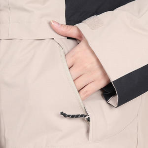 Chaqueta de esquí OEM personalizada para mujer con capa exterior a prueba de viento Material transpirable Logotipo de marca y opciones de etiqueta privada - Product Image 4