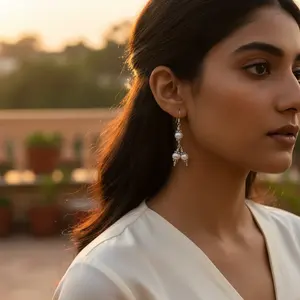 Boucles d'oreilles pendantes élégantes en argent 925 avec perles pour femmes, catégorie de produits de bijouterie élégante - Product Image 1