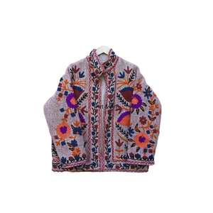 Chaquetas Acolchadas de Algodón Transpirable TNT Sujani para Mujer con Ajuste Cómodo, Hermosos Bordados y Diseños Culturales Únicos - Product Image 3