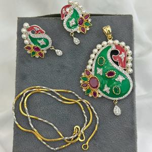 Conjunto de Collar y Pendientes con Acabado Plateado Elegante y Piedras de Circonita Cúbica de Primera Calidad para Fiestas, Colección para Mujer - Product Image 1