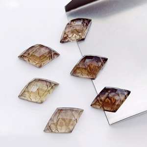 Pierre précieuse en quartz fumé sculptée à la main, forme fantaisie, pierre en vrac, dos de la pierre entrecroisé - Product Image 5