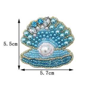 Broches perlées Broche design faite à la main. Accessoires de haute qualité. Broche design unique. Baby shower meilleur cadeau. - Product Image 1