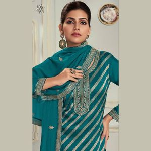 Vestido de material salwar kameez, traje dupatta Surat, venta al por mayor, ropa india, patiyala, punjabi, fabricante de trajes - Product Image 3