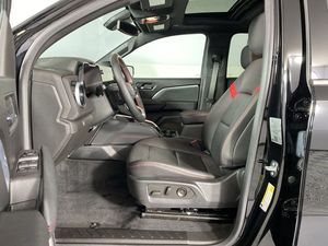 Chevrolet Colorado Z71 4x4 Crew Cab Pickup 2023 d'occasion, prêt pour le tout-terrain, entièrement équipé, pack commodité II, automatique, conduite à gauche - Product Image 5