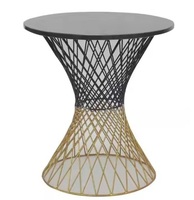 Tables métalliques personnalisées en fil métallique Tables à café, d'appoint et de salle à manger modernes, industrielles et à revêtement par poudre Vente à chaud disponible OEM/ODM