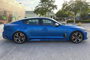 Stinger GT 2018 d'occasion en excellent état, V6 bi-turbo, bleu micro, provenance sud-est, à vendre - Product Image 6