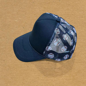 Vente en gros de casquette de baseball bicolore 5 panneaux avec logo personnalisé brodé pour femmes - Product Image 2