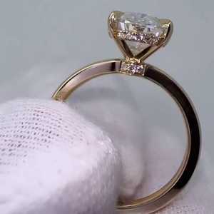 Anillo de Compromiso con Diamante Ovalado Cultivado en Laboratorio de 2.70 Quilates con Certificado IGI en Oro Blanco con Halo Oculto, Oro Blanco con Certificado IGI - Product Image 4