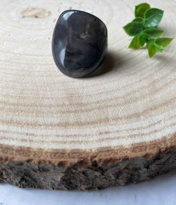 Anneaux en résine acrylique de forme ronde, fabriqués à la main, anneaux d'amour pour femmes, bijoux de fête, vente en gros au meilleur prix - Product Image 3