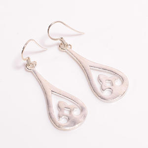 ต่างหูห้อยแบบคลาสสิกสีเงินสเตอร์ลิง925เครื่องประดับแบบห้อยที่สวยงาม - Product Image 1