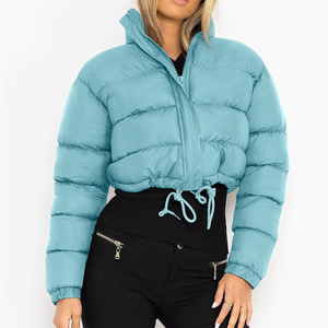 Abrigo acolchado de burbuja de gran tamaño de manga larga recortada con logotipo personalizado para mujer, chaqueta acolchada con cremallera y cuello levantado de invierno, tela tejida - Product Image 3