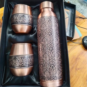 Bouteille en cuivre pur, bouteille en cuivre ayurvédique, bouteille en cuivre gravée, bouteille d'eau en cuivre martelé, bouteille en cuivre avec verre - Product Image 3